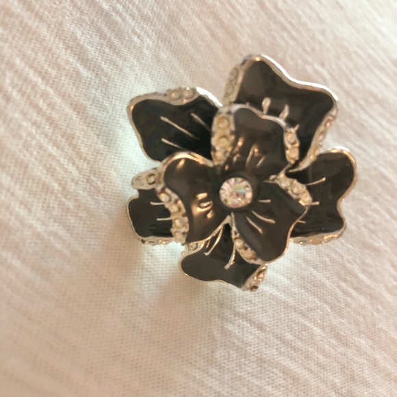 Ring - Picture 1 of 4